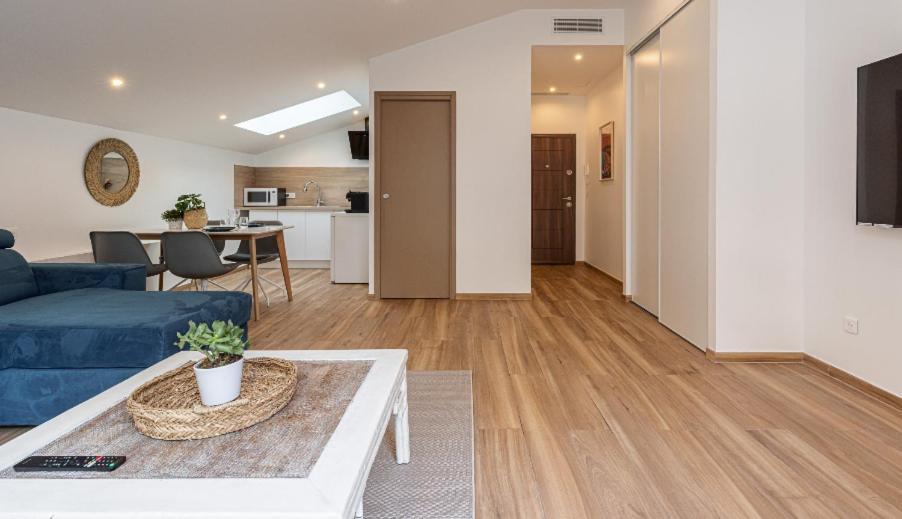 Studio Cozy Avec Terrasse N12 Niza Exterior foto